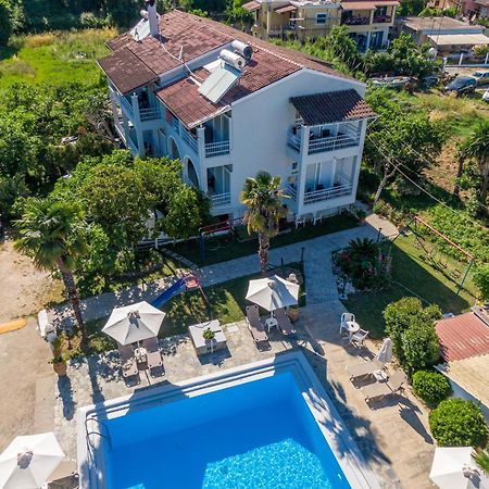 Angela Hotel & Apartments Гувия Екстериор снимка