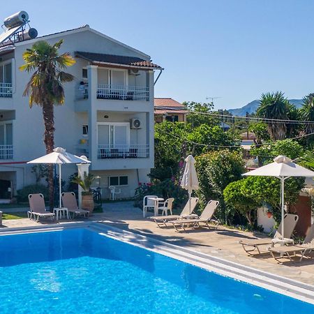 Angela Hotel & Apartments Гувия Екстериор снимка