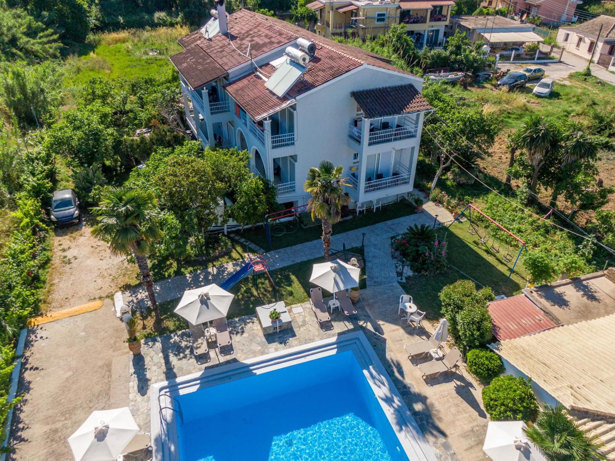 Angela Hotel & Apartments Гувия Екстериор снимка
