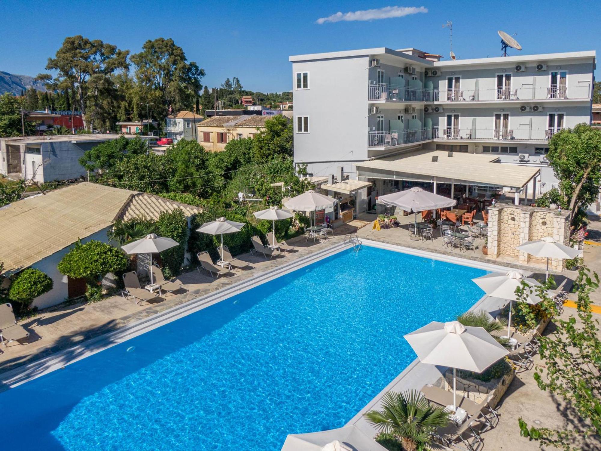 Angela Hotel & Apartments Гувия Екстериор снимка