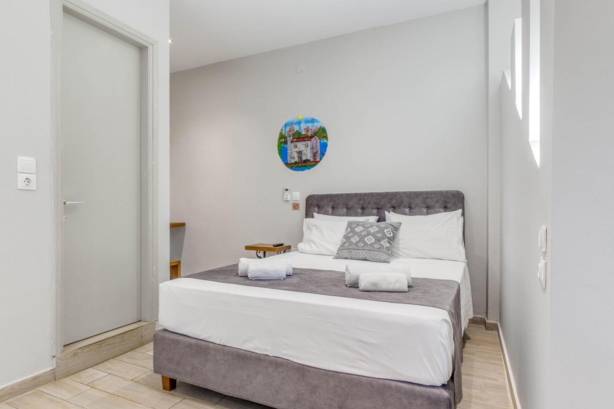 Angela Hotel & Apartments Гувия Екстериор снимка
