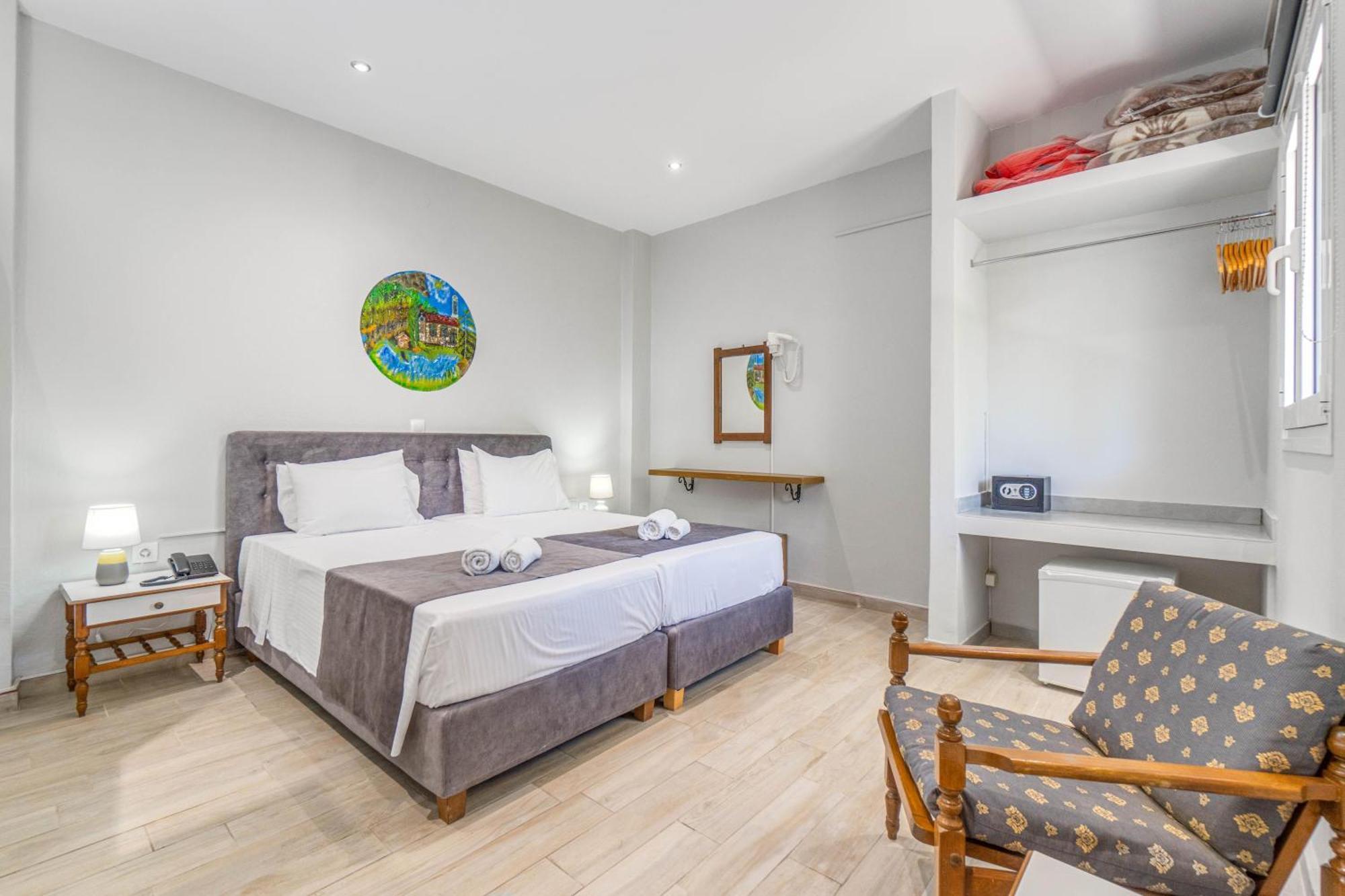 Angela Hotel & Apartments Гувия Екстериор снимка