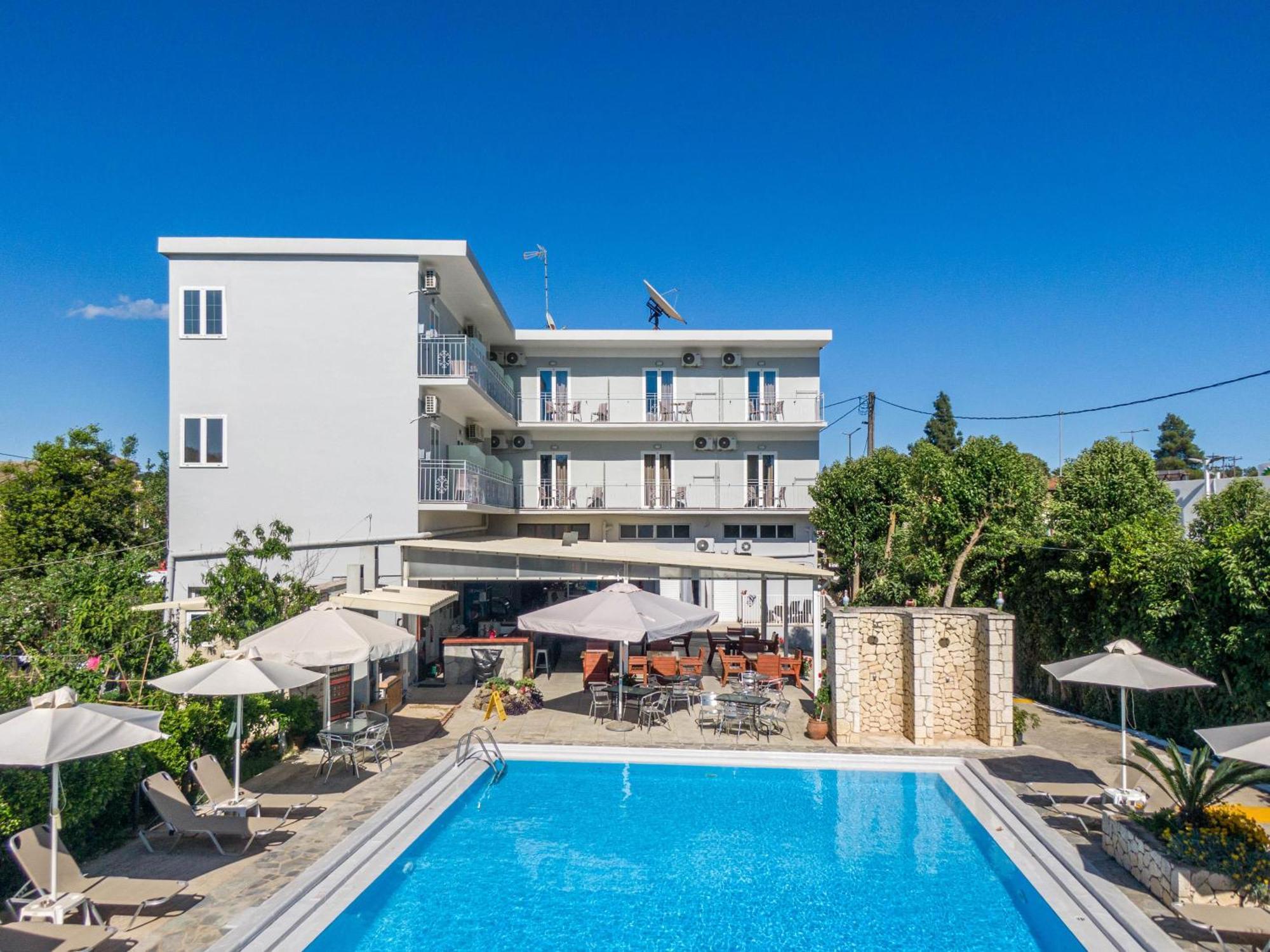 Angela Hotel & Apartments Гувия Екстериор снимка